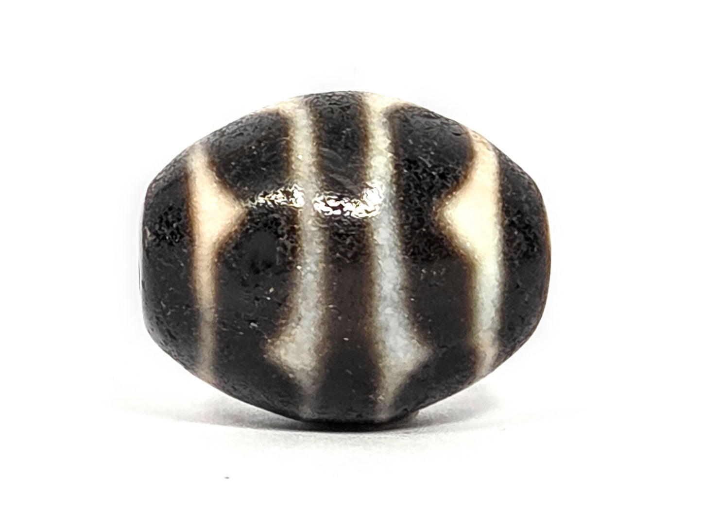 Ac-072326-RDW ancient round double wave dzi pitch-black agate face C opposed arc double wave reading unretouched
