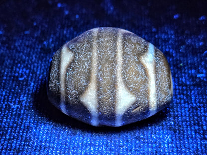 Ac-072326-RDW ancient round double wave dzi UV test face view surface crystallisation confirmed blue background