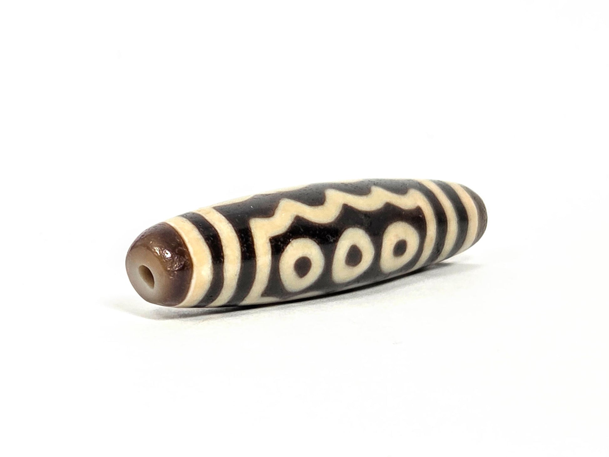 Ac-071026-7E ancient seven eye dzi angled view drill end B four-eye face visible unretouched