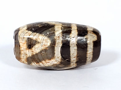 Ancient Two Eye Dzi bead, 23mm — cream eye diamond motif on grey-brown agate, 500–800 years old
