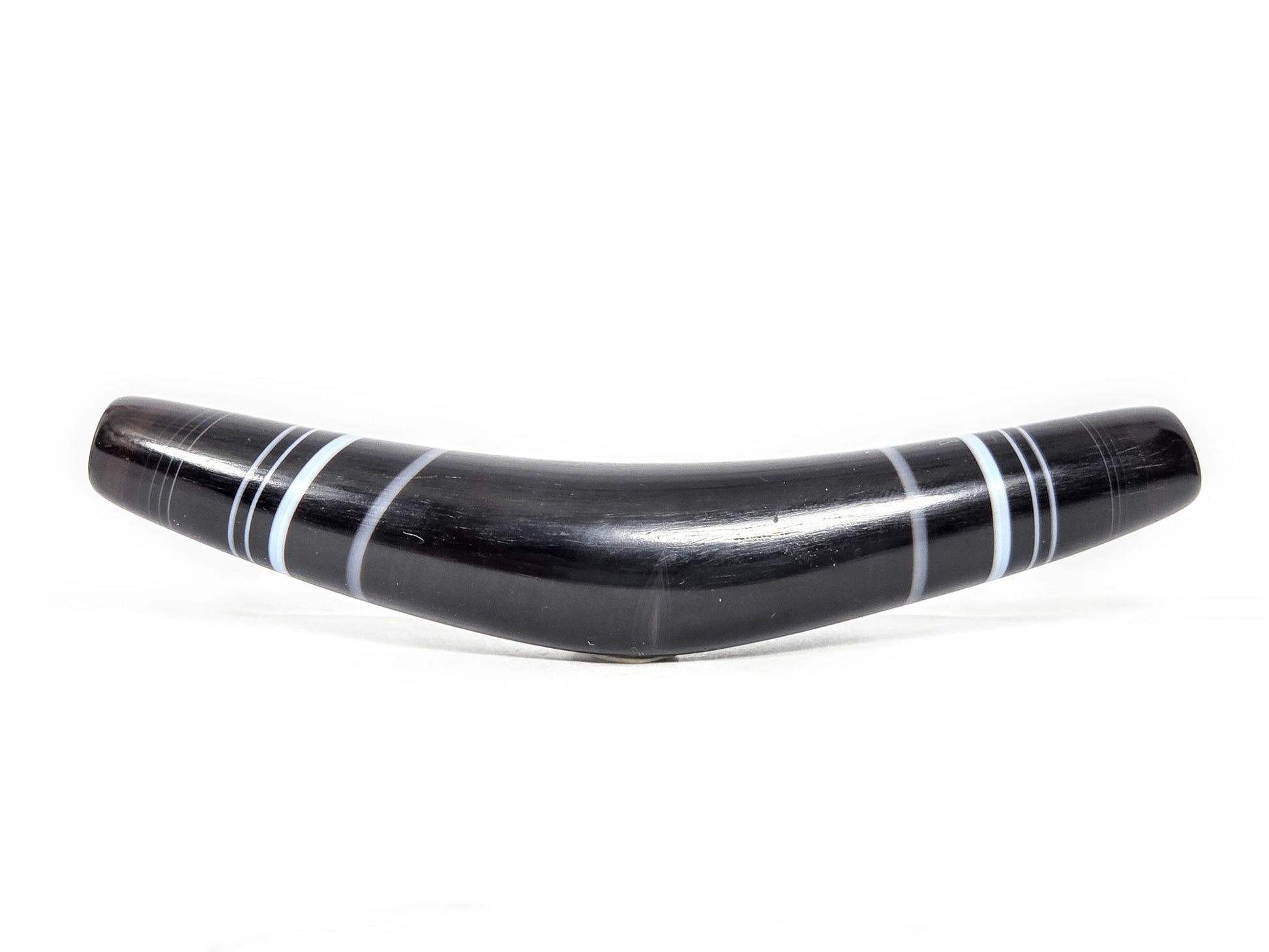 At-N-071126-BOW convex outer curve face, 107.1×19.0×14.3mm pitch-black bow-shaped natural dzi, blue-grey banding, unretouched