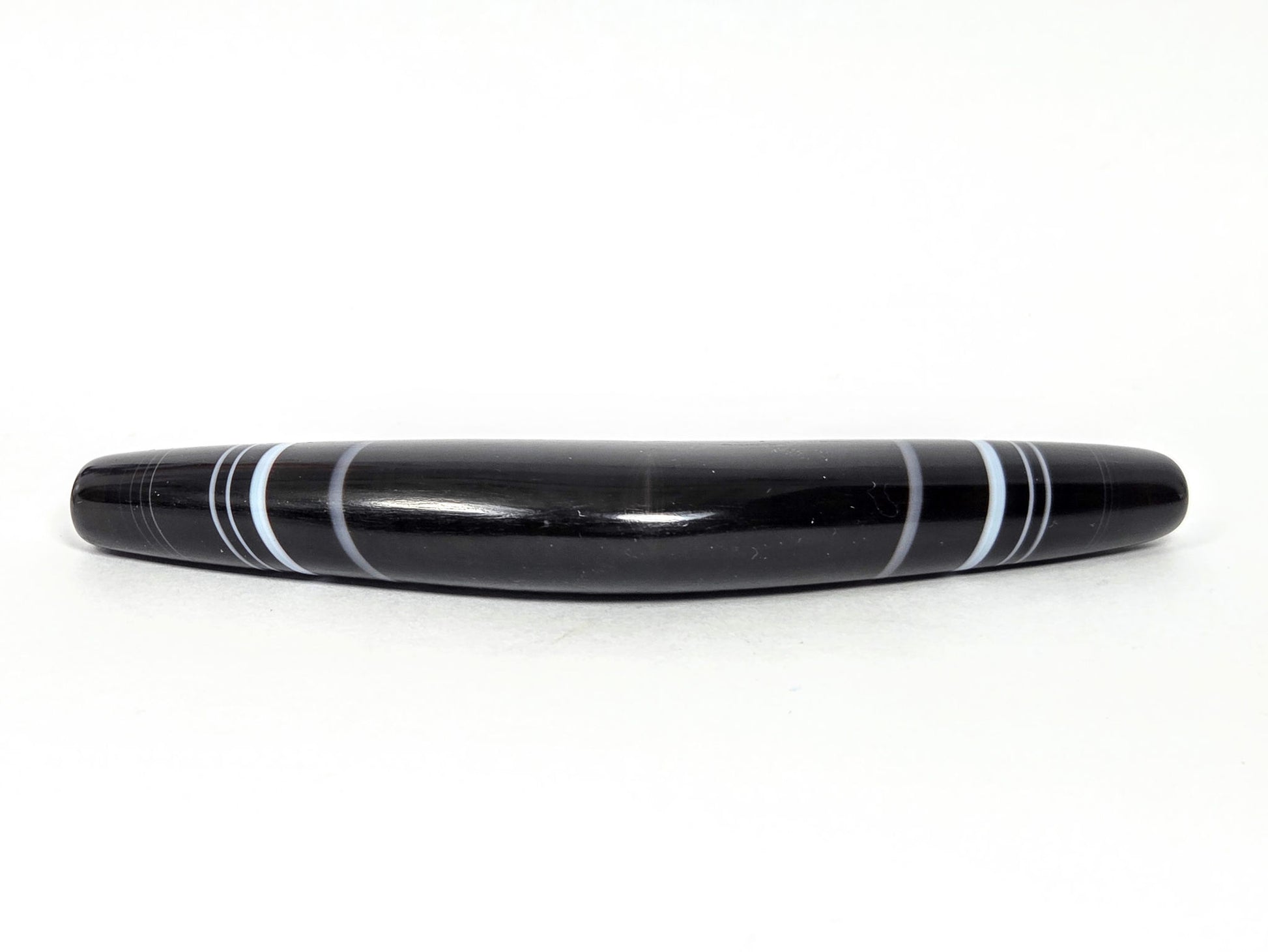 At-N-071126-BOW straight side profile, pitch-black banded agate, two paired stripe groups, high gloss, unretouched