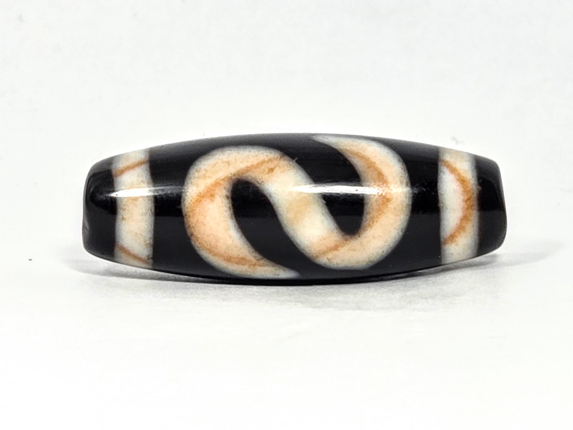 At-070726-MHBS antique money hook dzi bead 38.2×13.5mm pitch-black agate front face showing interlocking hook motif unretouched