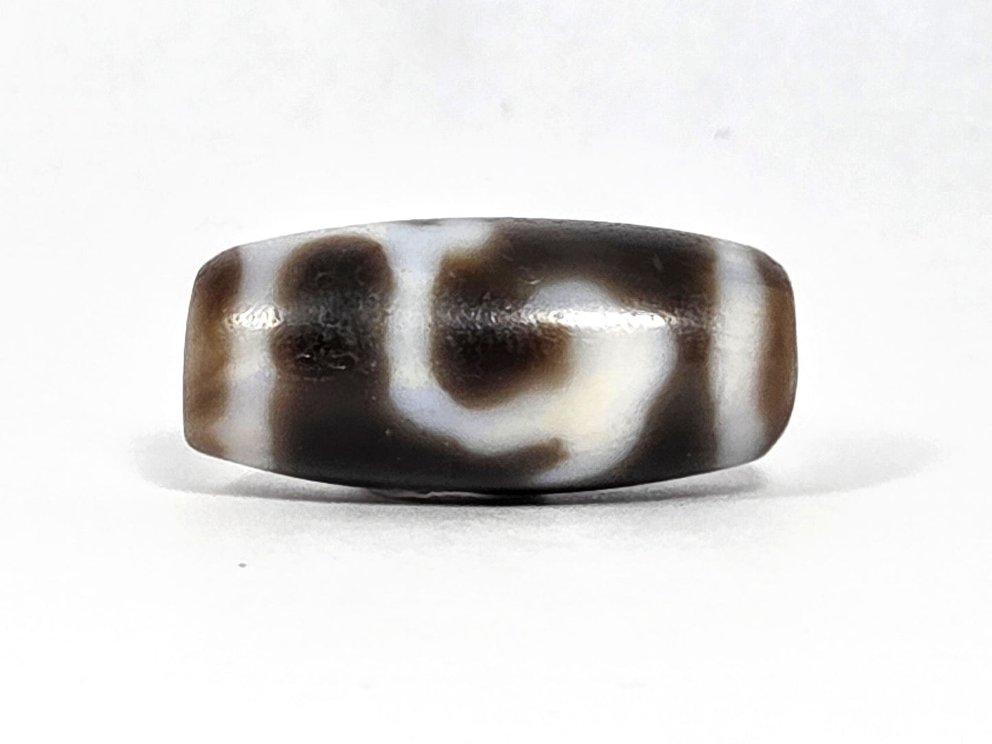 At-080926-RuyiBS antique Ruyi dzi bead 26.2×12.0mm, rotation C showing sweeping cream arc crossing dark field — clearest Ruyi scroll reading, unretouched