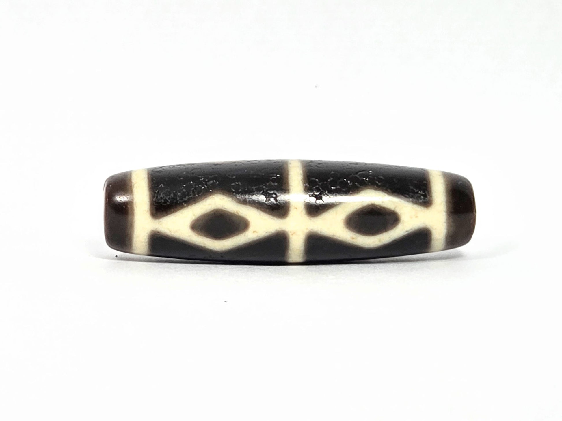 At-072226-6EDS Six Eye Diamond Spear face C low angle — cream spear arcs, dark body, warm brown end cap visible, unretouched. 