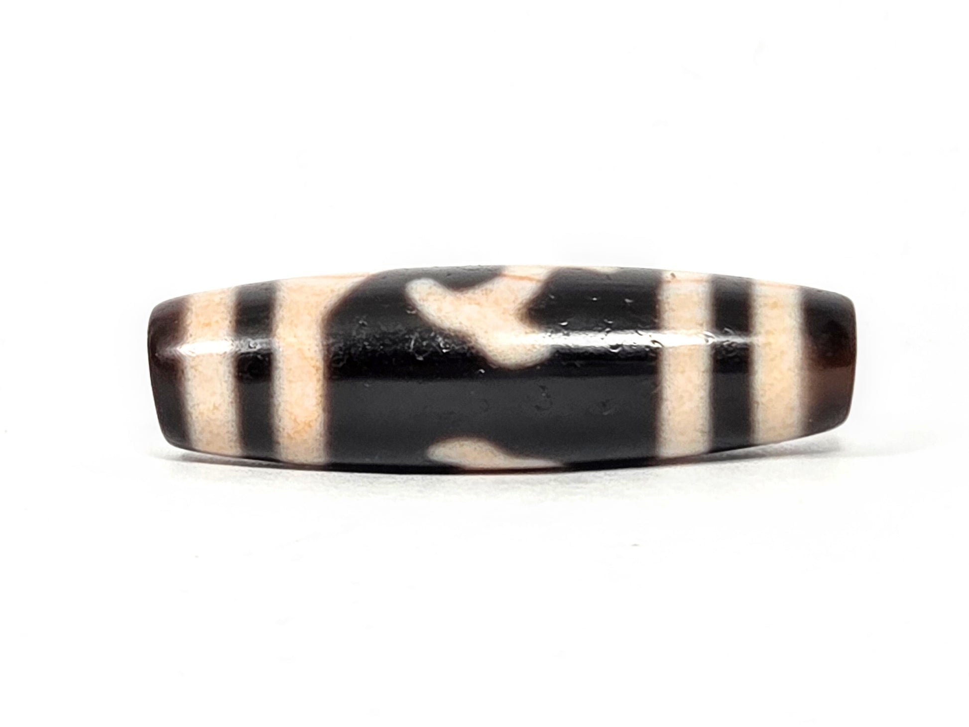 Reverse face of antique Tibetan Green Tara Dzi bead showing complementary cloud pattern — natural agate with amber and ivory tones — unretouched photo — Ancient Dzi Shop