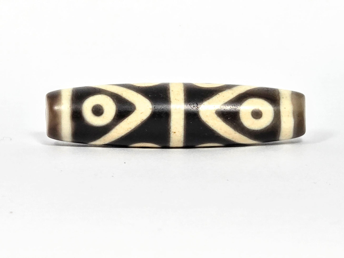 At-073026-8E antique eight eye dzi 50.3×12.5mm very dark brown agate face A four eyes 2x2 grid unretouched