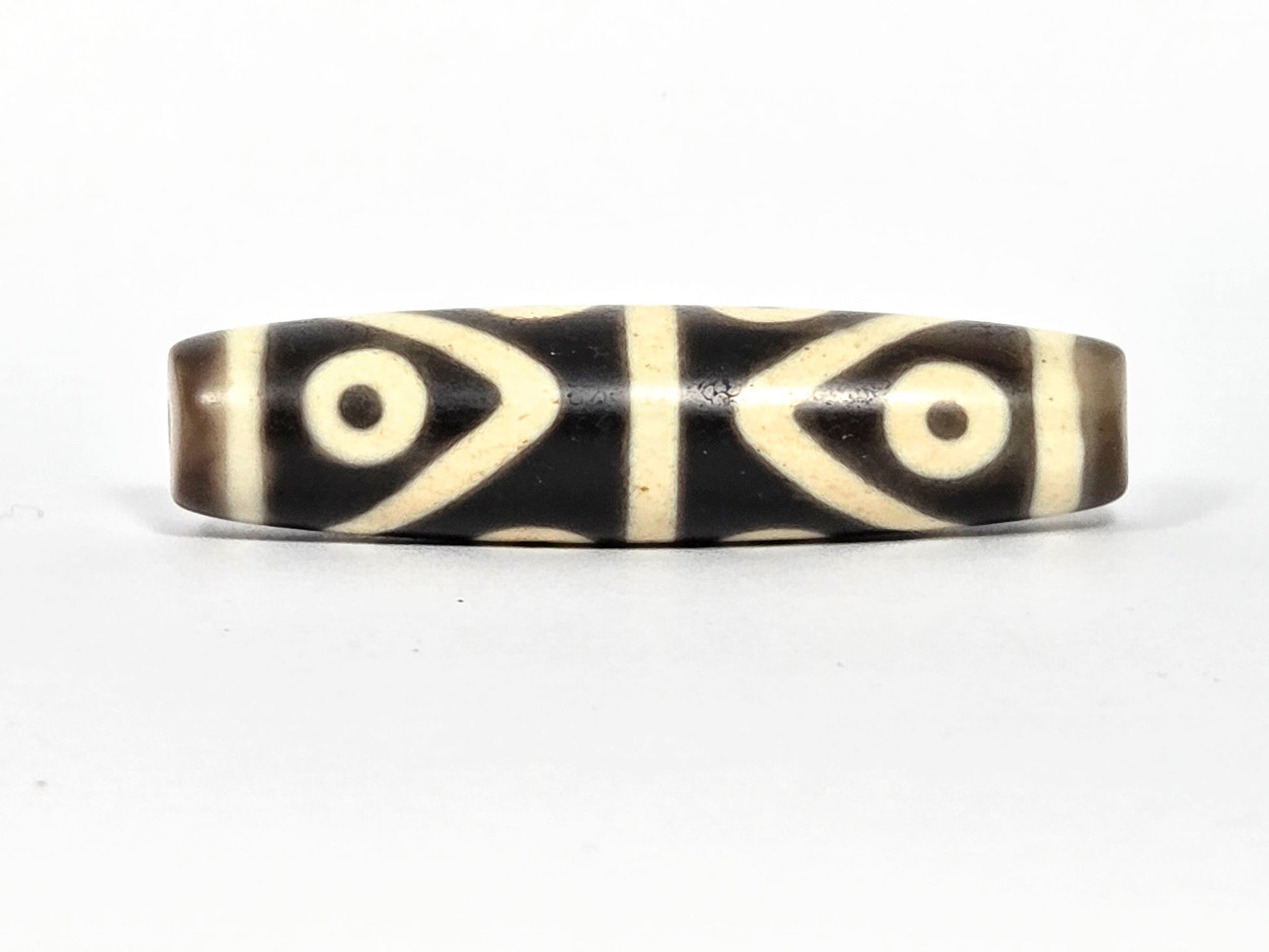 At-073026-8E antique eight eye dzi 50.3×12.5mm very dark brown agate face A four eyes 2x2 grid unretouched