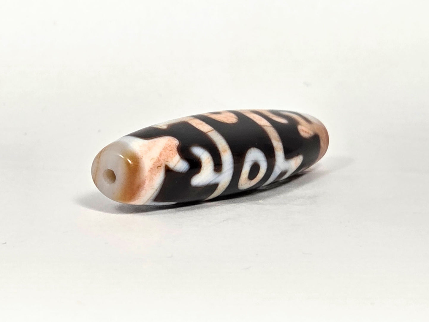 At-070626-GRRP3EBS opposite drill-end angled, peach-orange agate end cap, cream-white motif wrap, unretouched