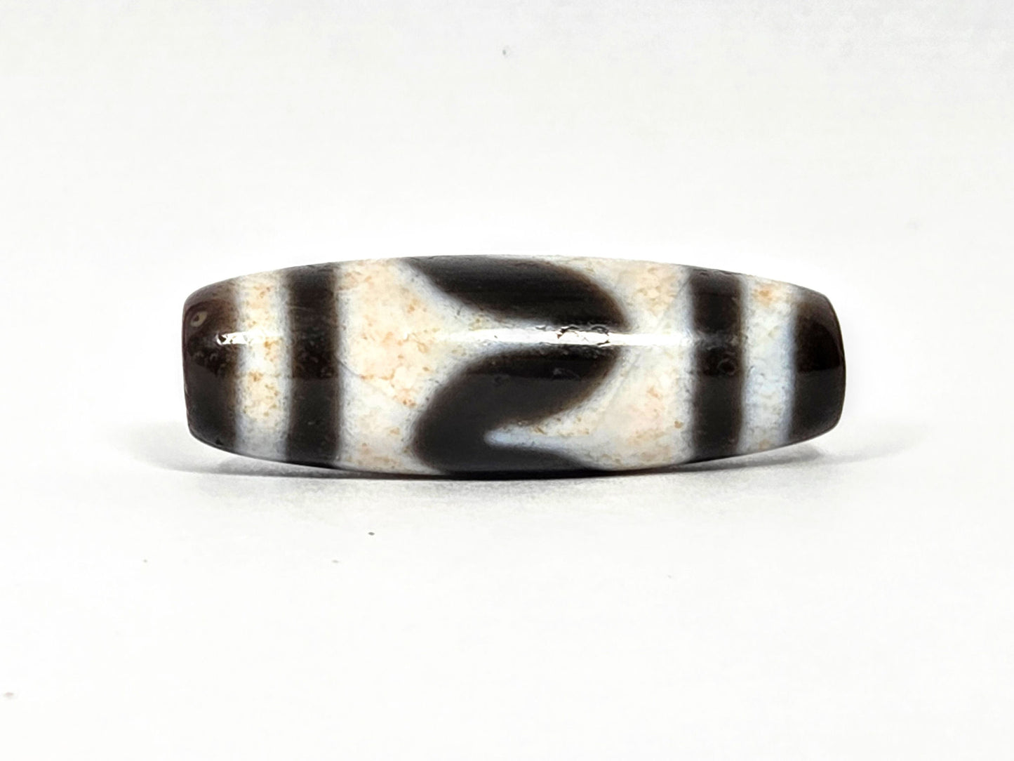 At-080326-TaBS4 antique tasso tiger tooth dzi dark brown agate face B diagonal wave reading unretouched