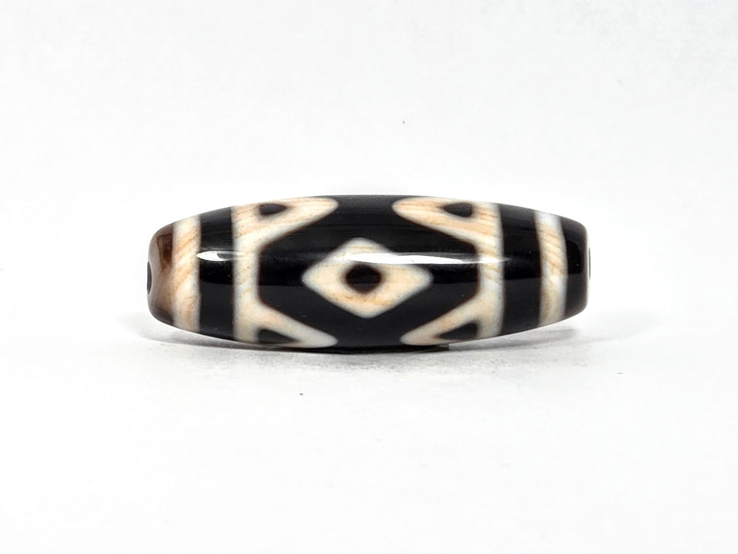 At-090126-3DETT antique three diamond eye tiger tooth dzi third rotation diamond eye field unretouched