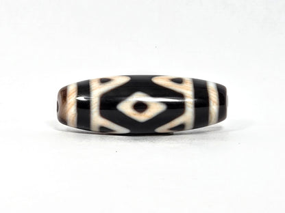 At-090126-3DETT antique three diamond eye tiger tooth dzi third rotation diamond eye field unretouched