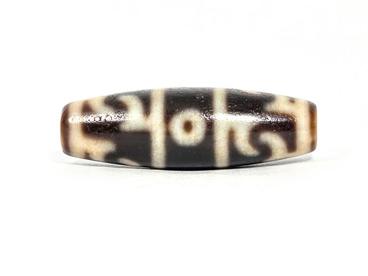 At-071426-3EGRP face A — eye lower register, paraphernalia upper register, dark brown agate, cream zones, unretouched.