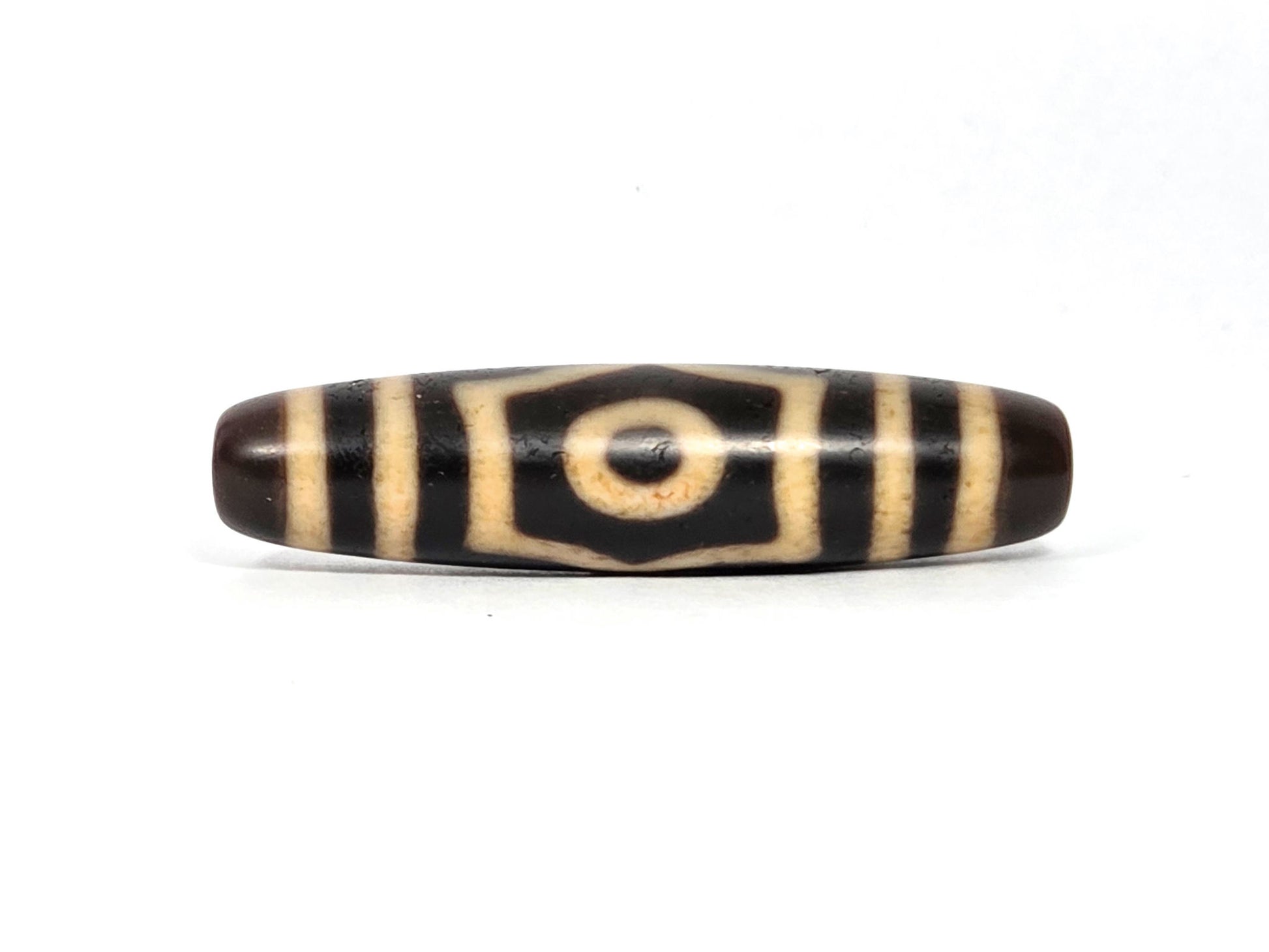 At-090226-3E2 antique three eye dzi 48.4×11.9mm dark agate face A single centred eye cream field, unretouched