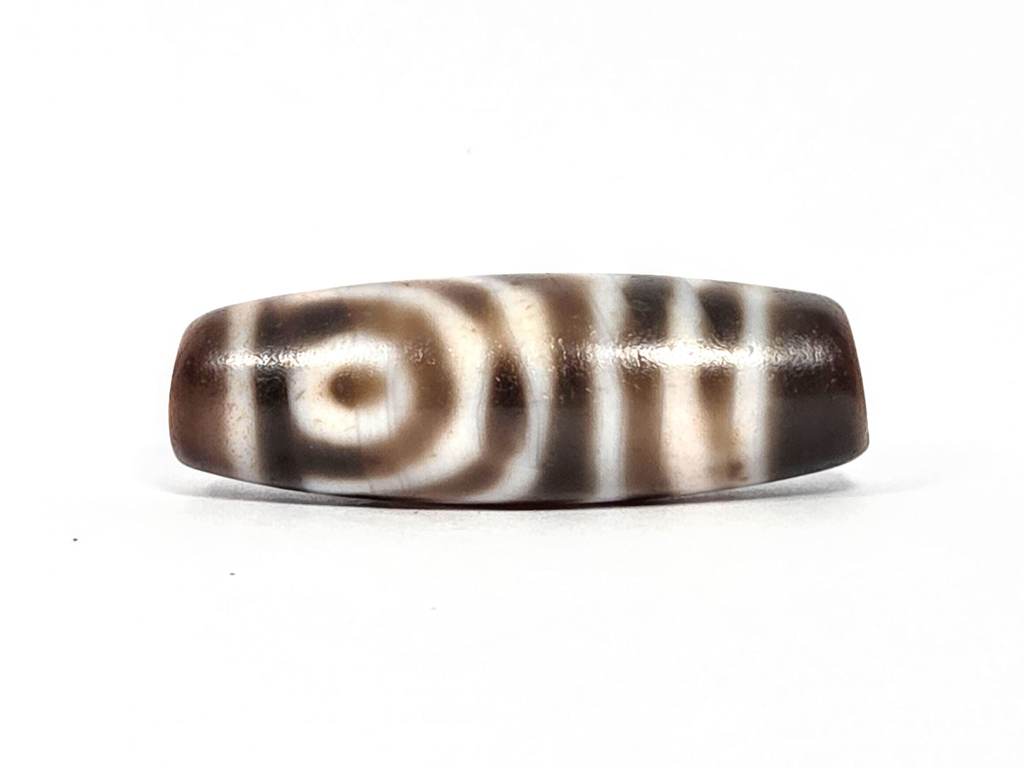 At-072326-2EVBS antique two eye variant dzi face B concentric eye with vertical stripe elements unretouched