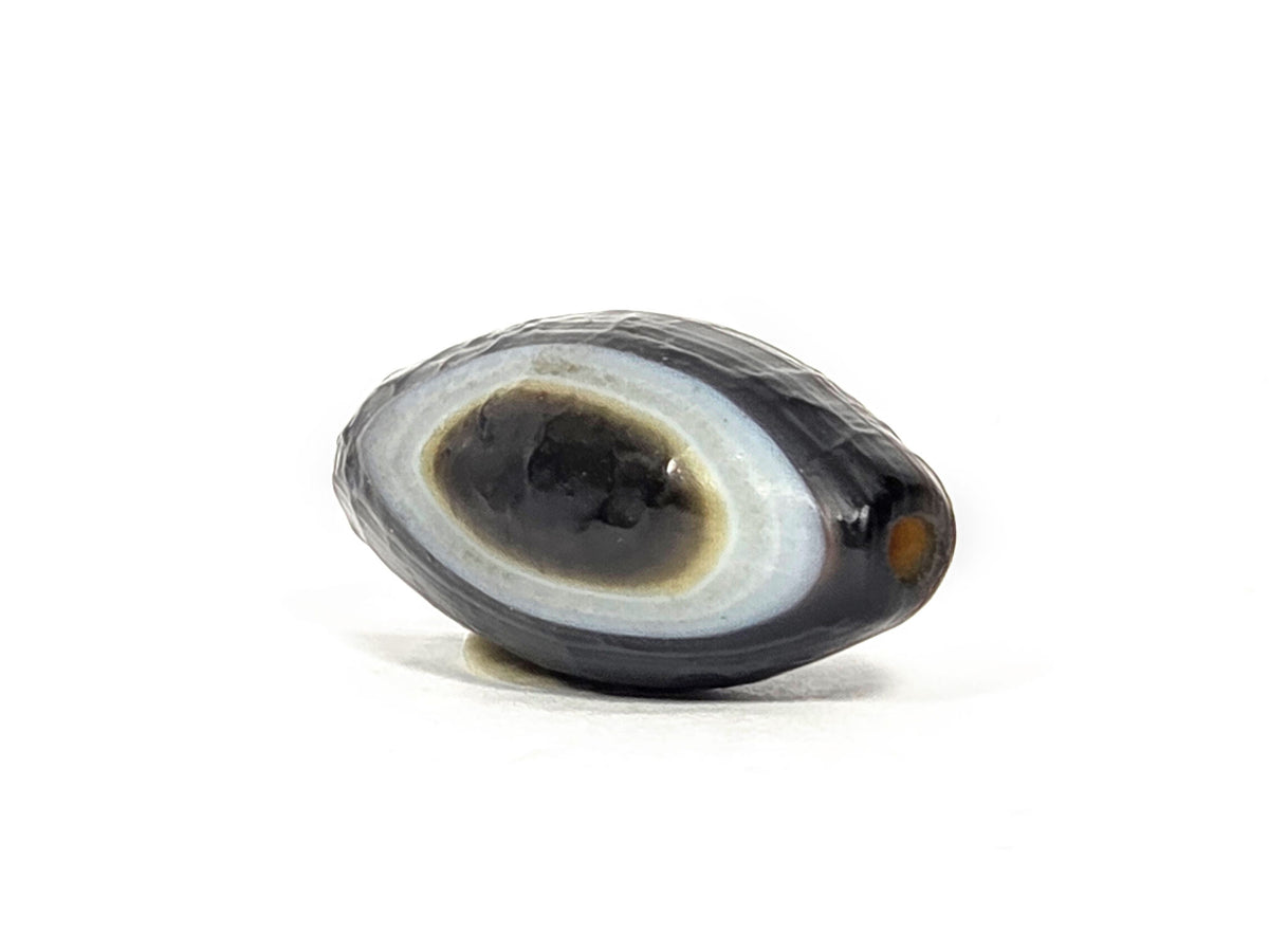 N-N-071026-1E-OLV natural one eye dzi angled view pointed drill end B white band visible raw edge unretouched