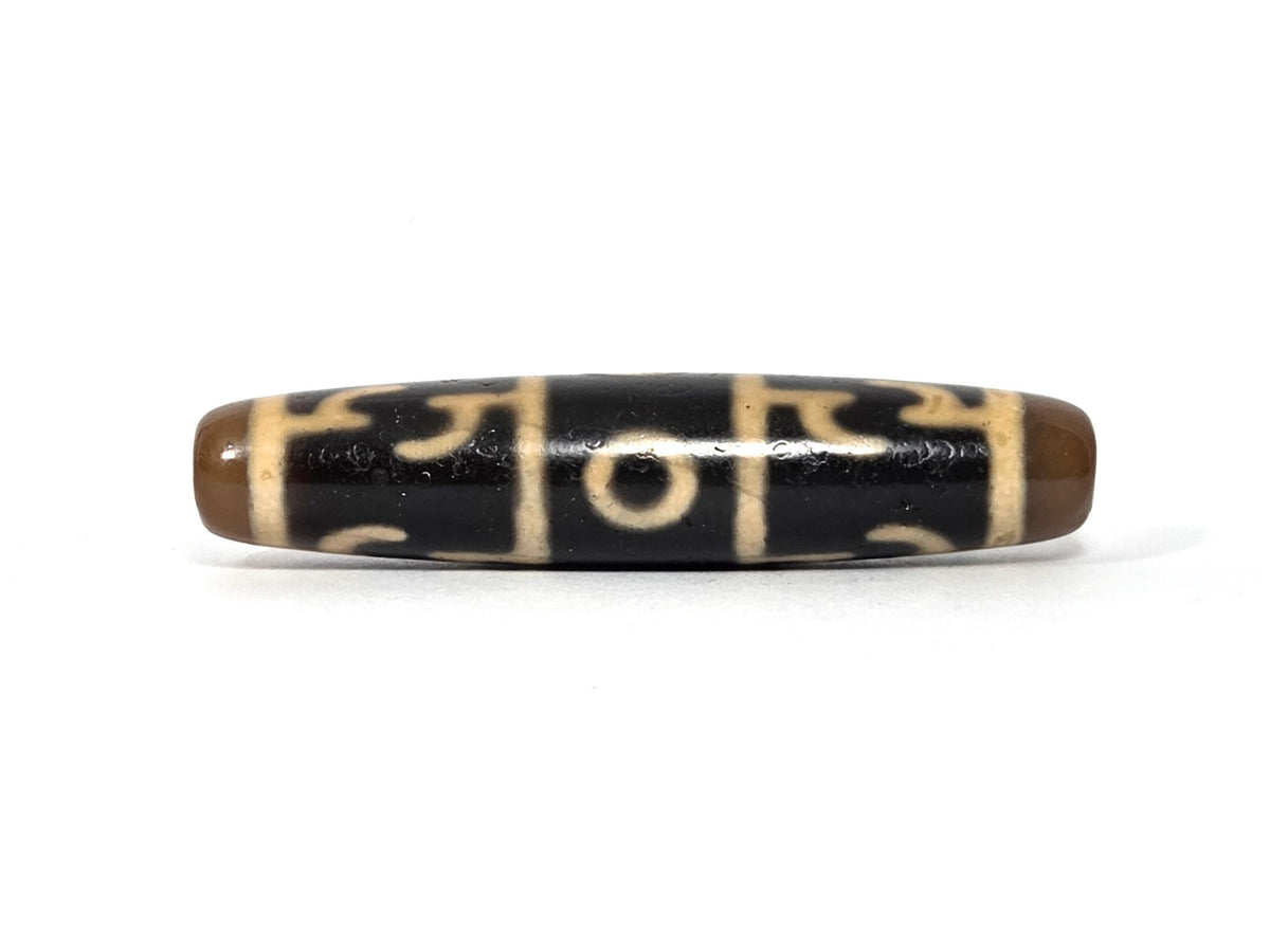 N-090526-3EGRP new Guru Rinpoche three eye dzi black agate third rotation cream motif lines low angle, unretouched