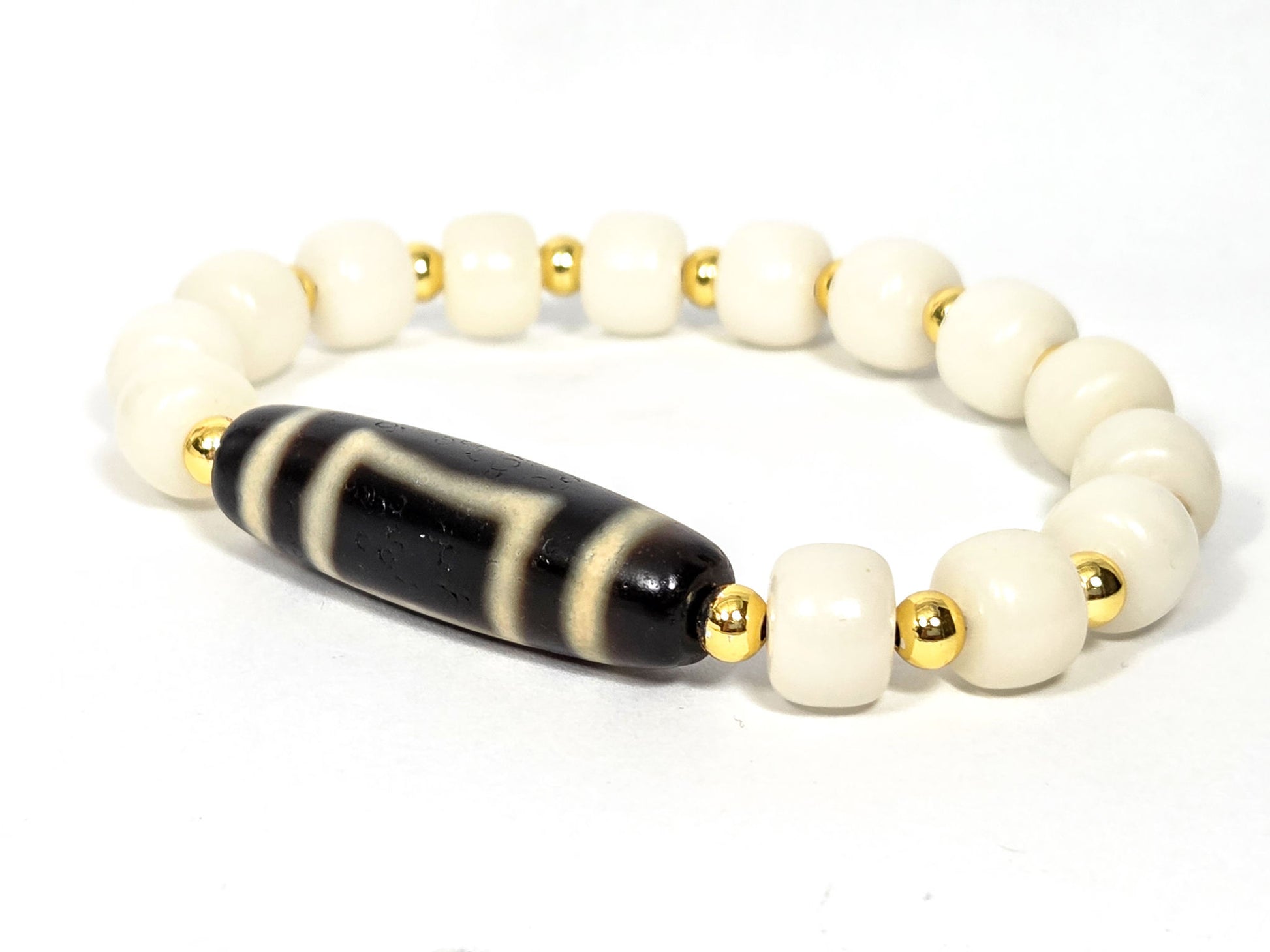 N-062226-HEBR2, heaven & earth dzi bracelet, earth gate face, 14 white bodhi root beads, gold-coloured spacers, unretouched
