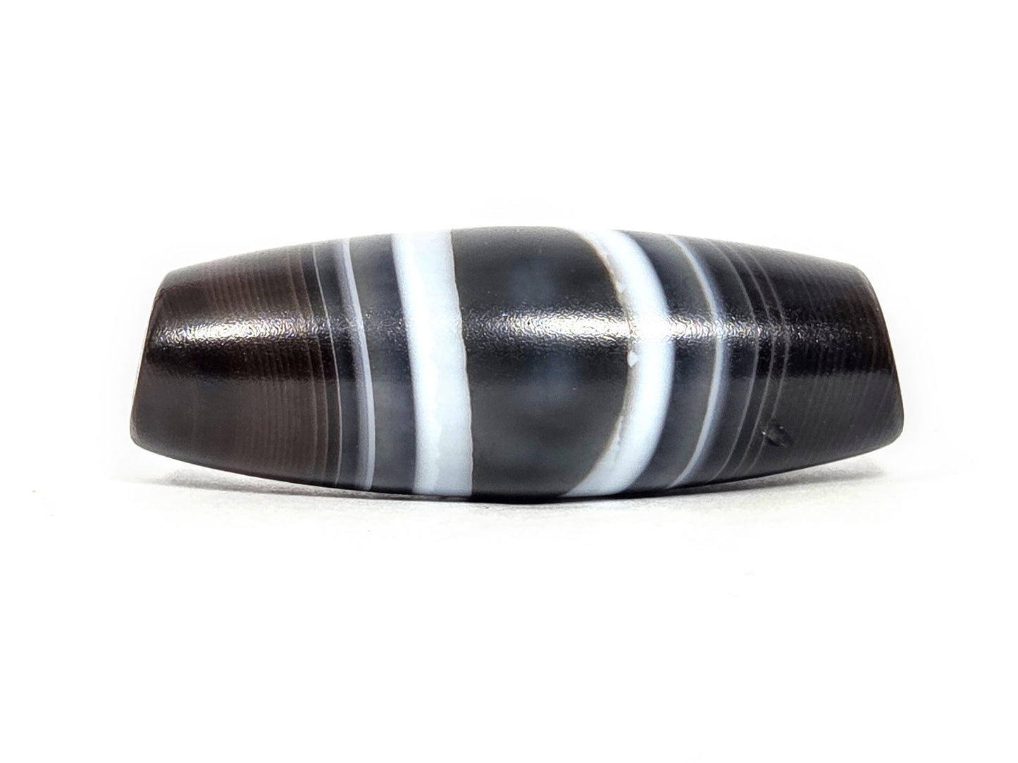 N-N-071026-1E3 natural one eye dzi 56.0x19.9mm banded agate white grey blue brown black face A unretouched