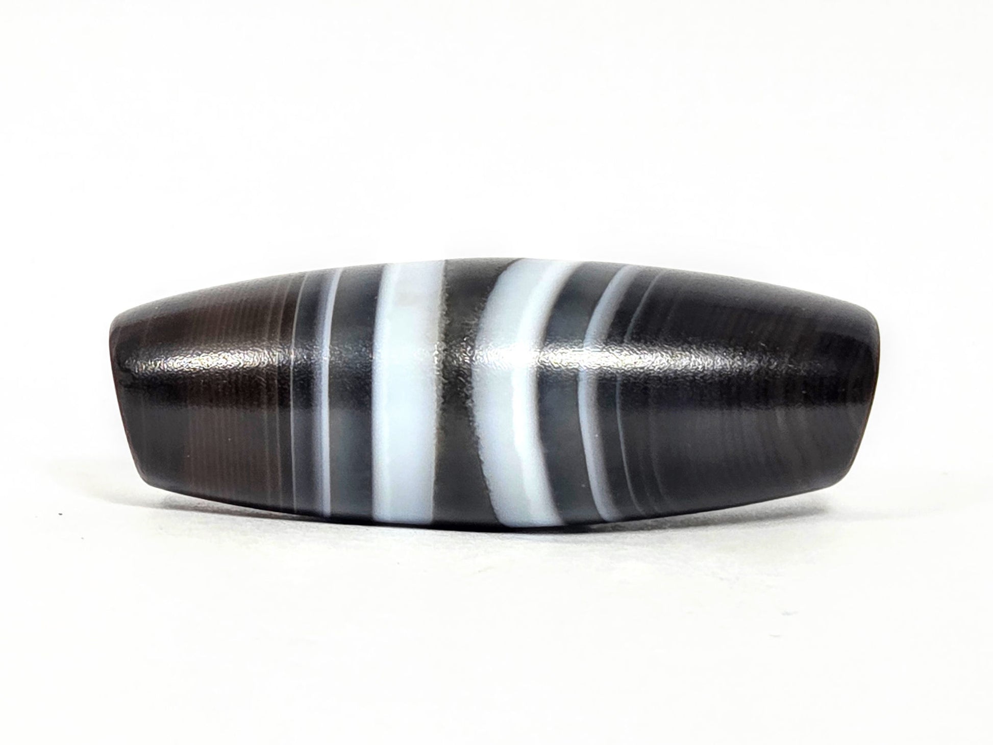 N-N-071026-1E3 natural one eye dzi banded agate bold white central stripe grey-blue flanking face C unretouched