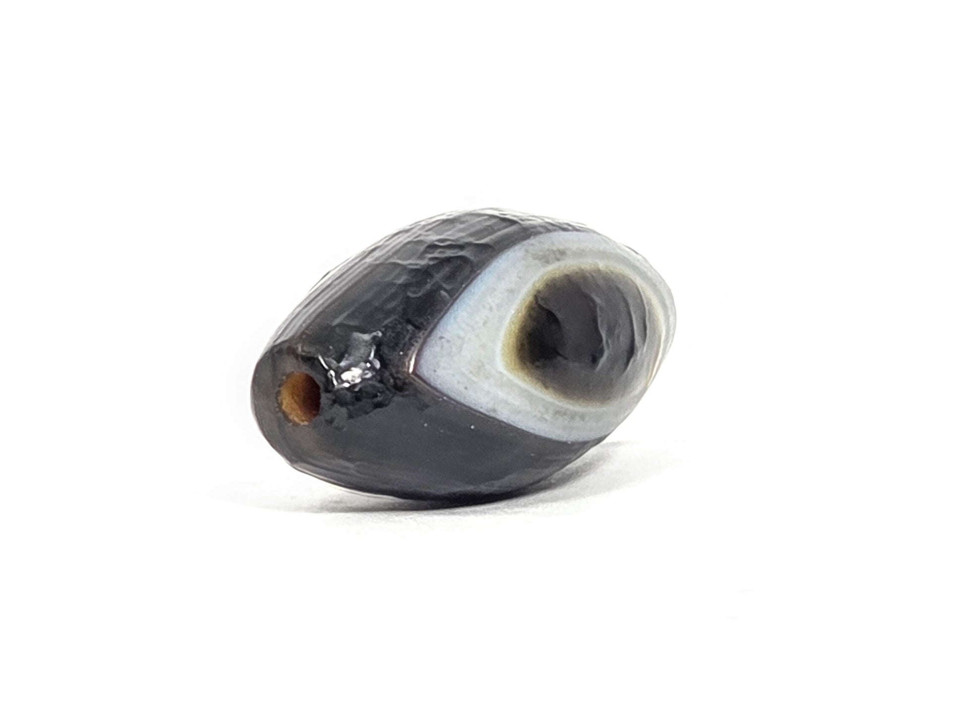 N-N-071026-1E-OLV natural one eye dzi angled view pointed drill end B white band visible raw edge unretouched