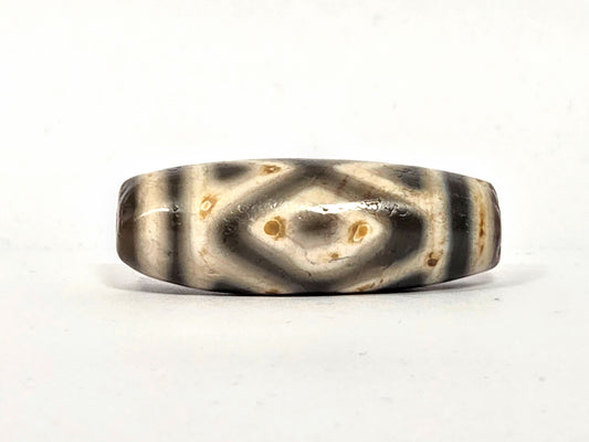 Ac-070926-3DE ancient three diamond eye tiger tooth dzi 36.3×13.1mm cream agate front face diamond motif unretouched