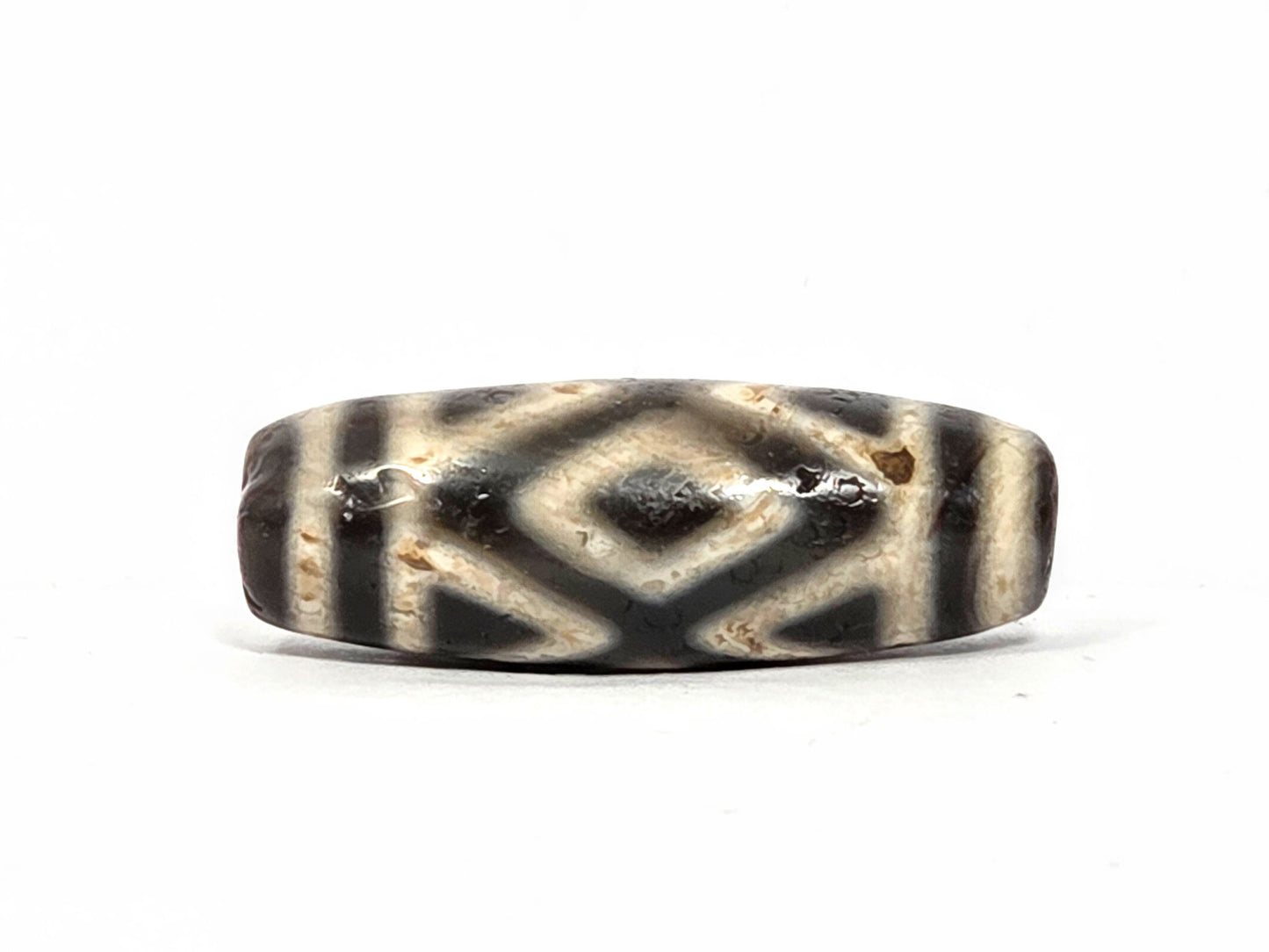 Ac-070926-3DE ancient three diamond eye tiger tooth dzi cream agate second face diamond tiger tooth rotated unretouched