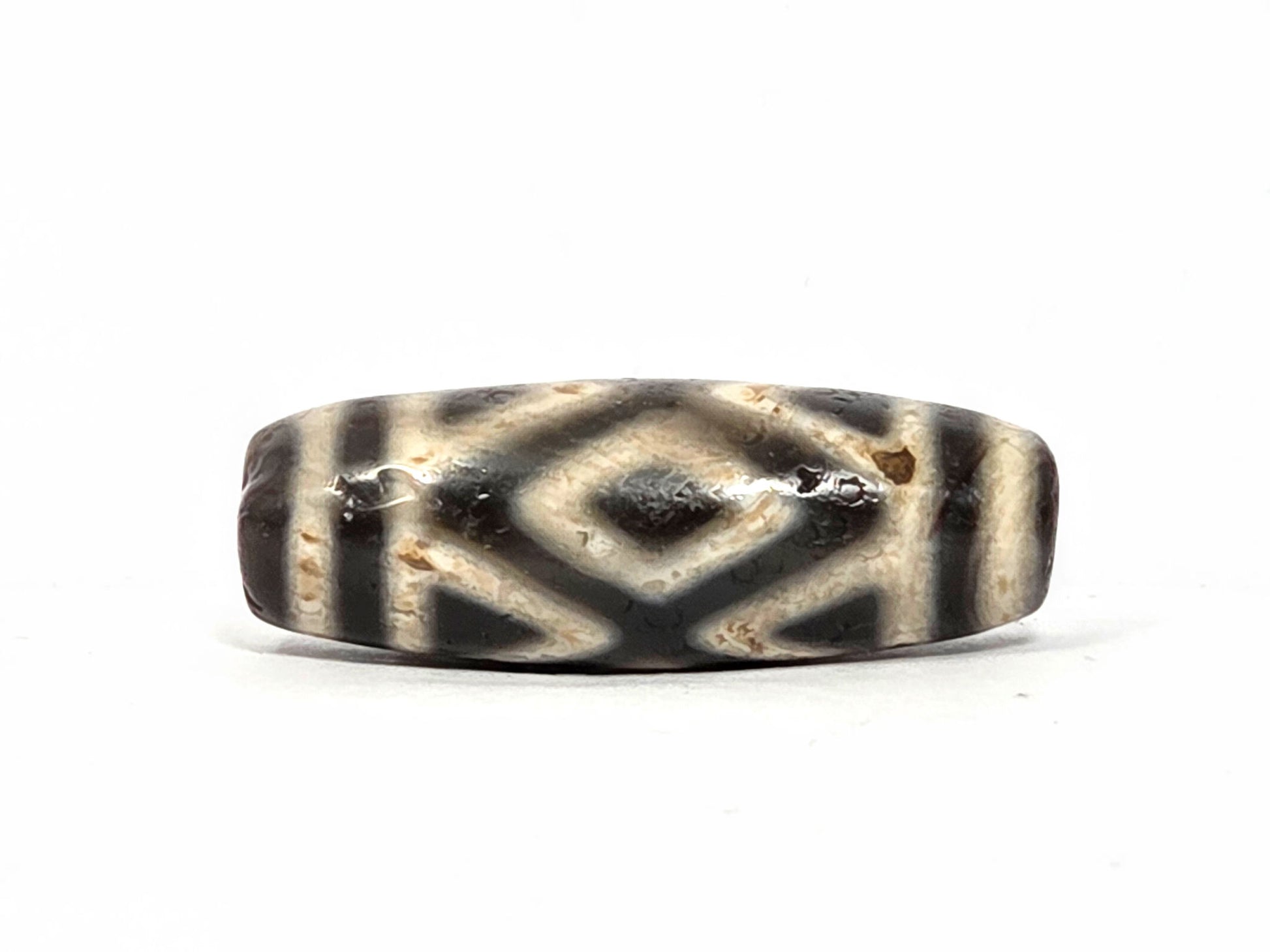 Ac-070926-3DE ancient three diamond eye tiger tooth dzi cream agate second face diamond tiger tooth rotated unretouched