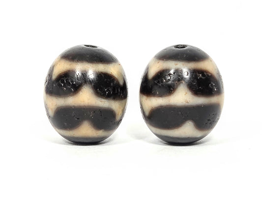 V-060826-DWP2 hero pair front face, pitch-black ground, sandy-cream double wave bands, 20.4mm, unretouched