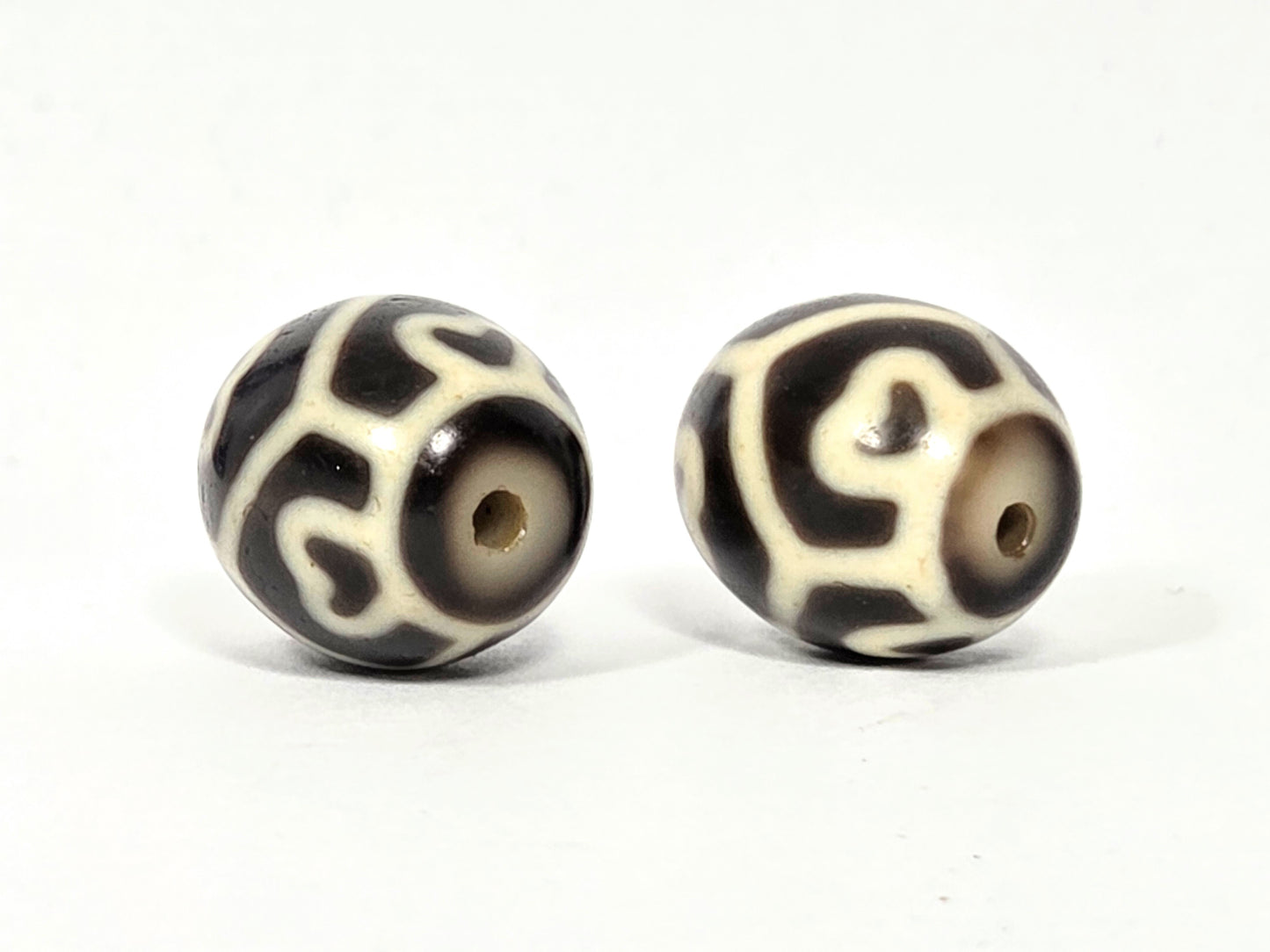 Second drill hole end of antique Tibetan Six Eye Lotus round Dzi bead pair showing complete end-face lotus etching on natural agate — unretouched photo — Ancient Dzi Shop