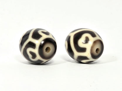 Second drill hole end of antique Tibetan Six Eye Lotus round Dzi bead pair showing complete end-face lotus etching on natural agate — unretouched photo — Ancient Dzi Shop
