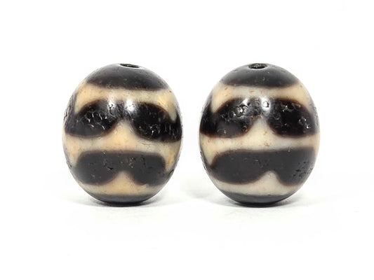 V-060826-DWP2 hero pair front face, pitch-black ground, sandy-cream double wave bands, 20.4mm, unretouched
