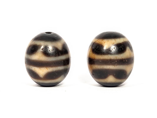 Double Wave pair V-071426-DWP3 20.6×18.0mm & 20.4×17.4mm dark agate, face A both beads — wave bands, unretouched.