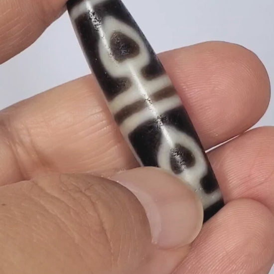 Ac-061826-FLB2 360° rotation, four leaf bodhi motif, cool dark grey-brown agate fusiform 46.9×11.9mm, unretouched footage