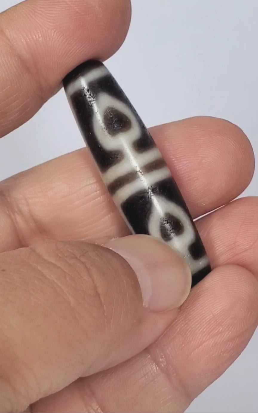 Ac-061826-FLB2 360° rotation, four leaf bodhi motif, cool dark grey-brown agate fusiform 46.9×11.9mm, unretouched footage