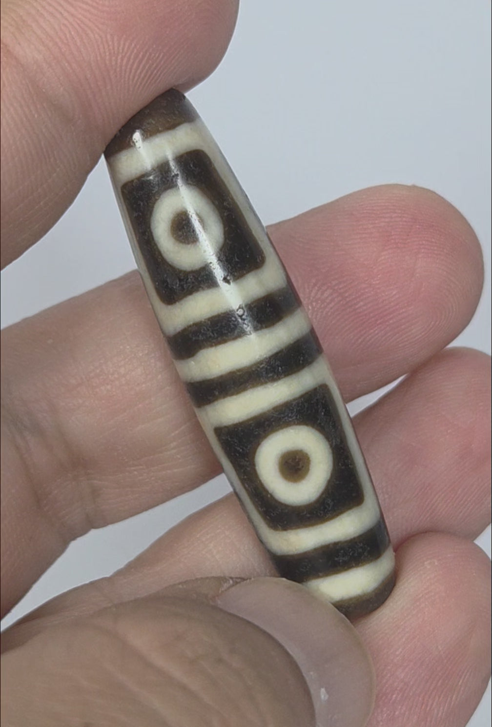Ac-080425-4E 360° rotation, four eye square-framed motif, warm brown agate fusiform 49.5×12.6mm, unretouched footage