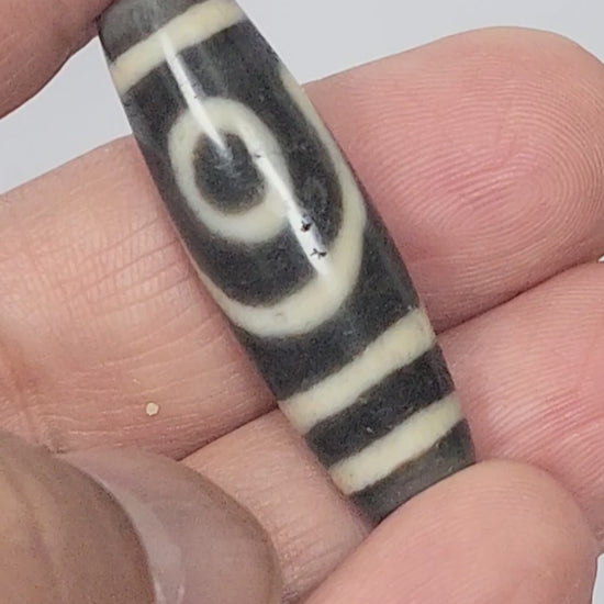 Ac-052525-2E 360° rotation, ancient two eye dzi spiral and ring eyes, cool grey-brown agate 38.4×11.8mm, unretouched footage