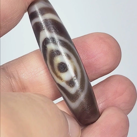 Video: antique eye-in-eye heaven gate tiger tooth star dzi — 360-degree view, At-0426-EIE — Ancient Dzi Shop