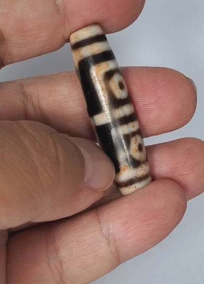 古董四眼纹天珠，带有极致血丝（TiD-Ant-FoE-XB）- 极其罕见
