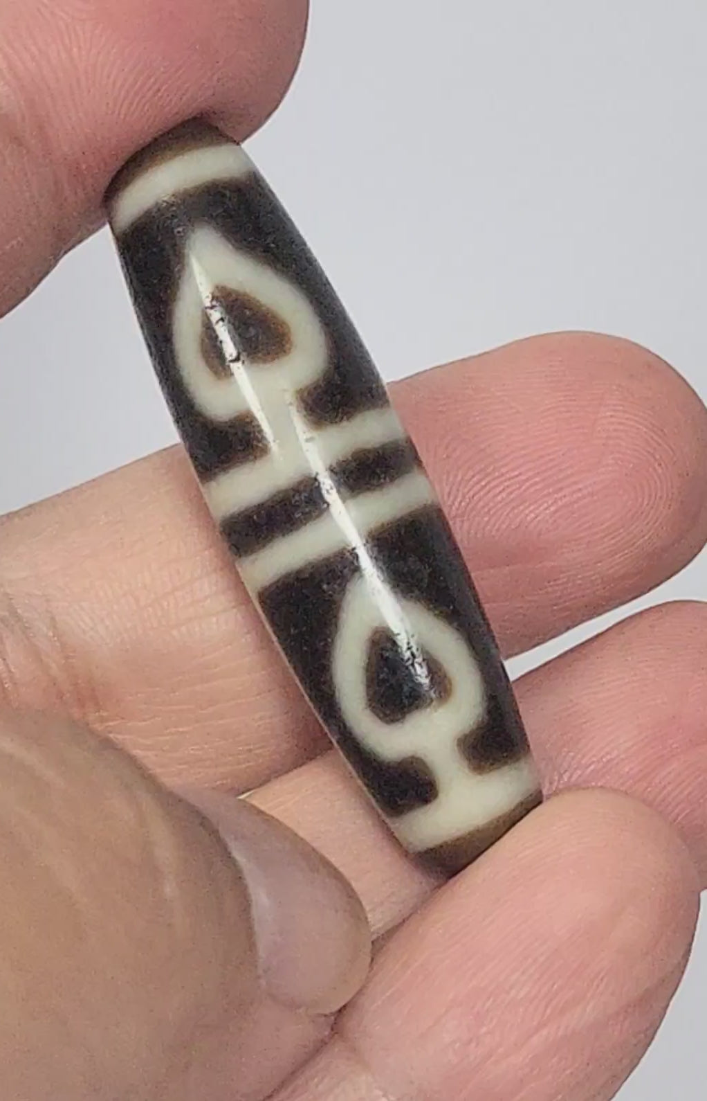 Ac-070625-FLB3 360° rotation, four leaf bodhi motif, pitch-black agate fusiform 47.6×12.6mm, unretouched footage