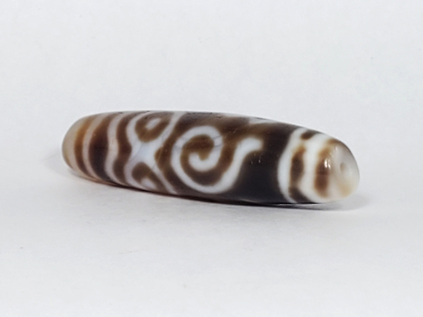 At-061926-PDEBS angled tip A, honey-tan end cap, scroll motif wrap, high-gloss surface, unretouched