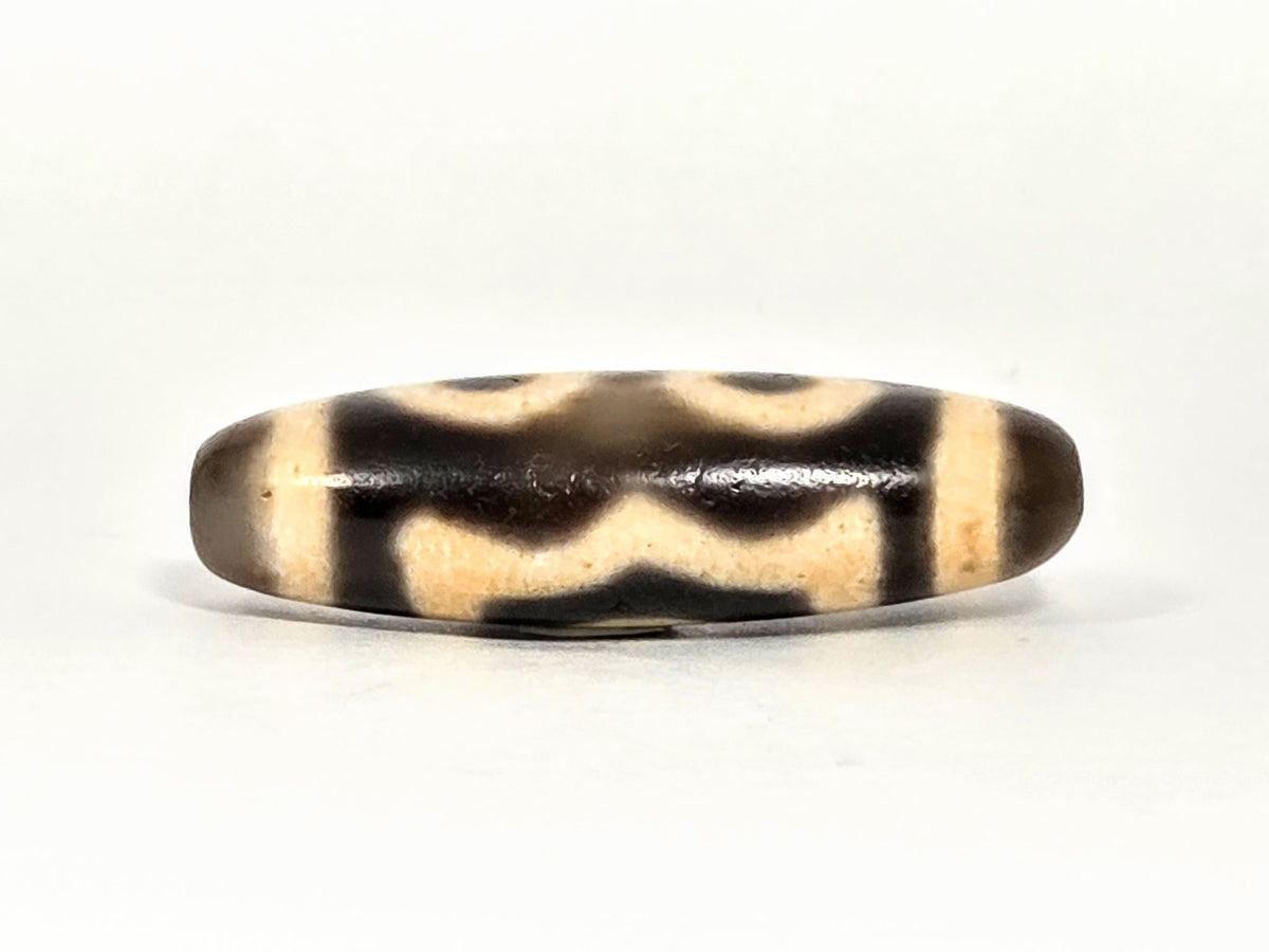 V-071126-3E opposite connector face, wave pattern both registers, cream and pitch-black, vintage dzi, unretouched