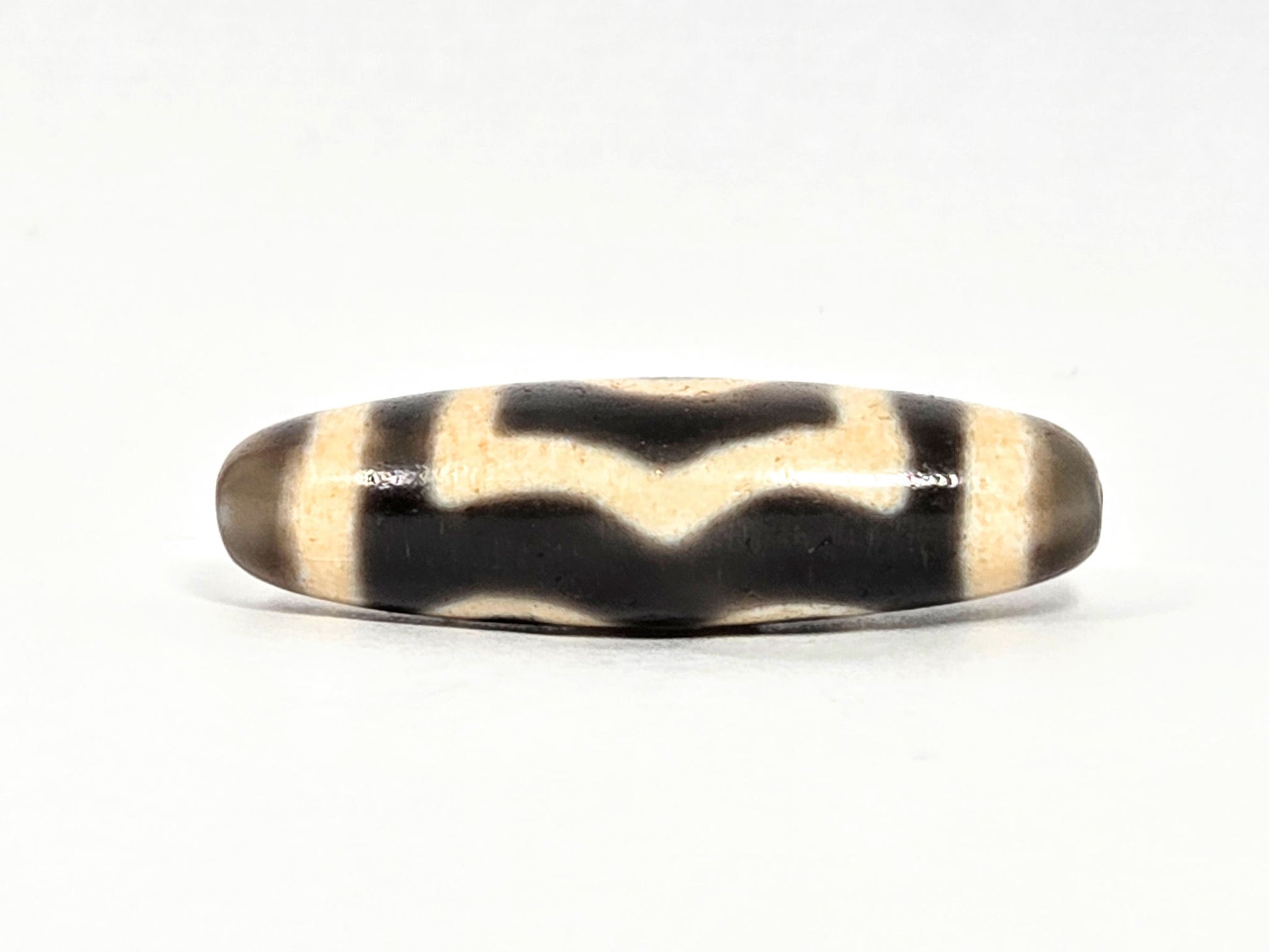 V-071126-3E wave-chevron connector face, cream W pattern on pitch-black field, vintage Taiwan dzi, unretouched