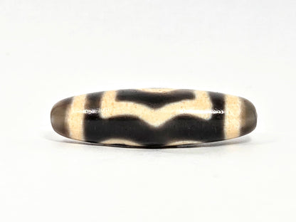 V-071126-3E wave-chevron connector face, cream W pattern on pitch-black field, vintage Taiwan dzi, unretouched