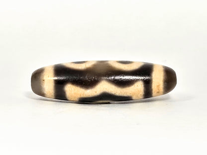 V-071126-3E opposite connector face, wave pattern both registers, cream and pitch-black, vintage dzi, unretouched