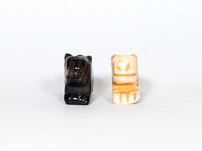 一对古董藏式雕刻土拨鼠珠
