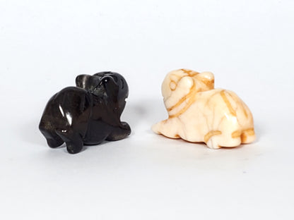 一对古董藏式雕刻土拨鼠珠